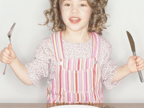 Bambini: come insegnare le buone maniere a tavola