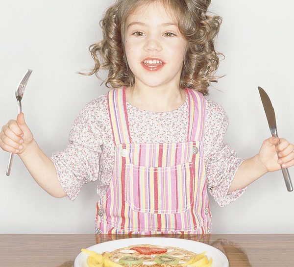 Bambini: come insegnare le buone maniere a tavola