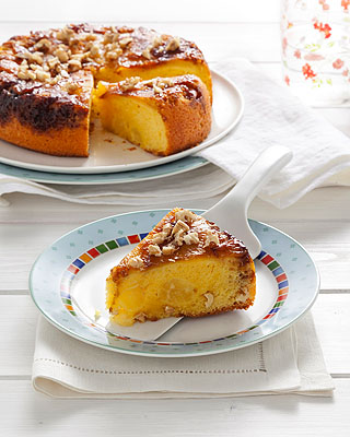Torta di ananas al caramello e noci