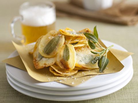 Chips dorate alla salvia