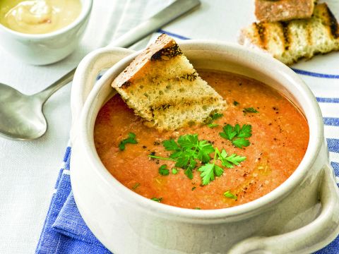 Zuppa corsa con salsa rouille e crostini