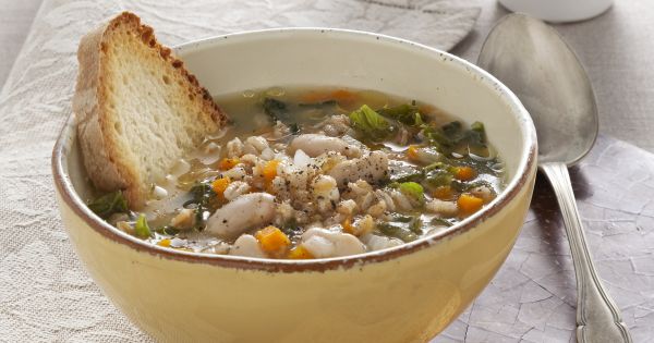 Ricetta Zuppa Di Farro Con Verdure Legumi E Cavolo Nero Donna Moderna