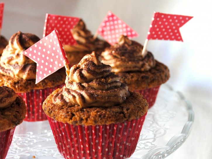 Cupcake al cioccolato con frosting tiramisù