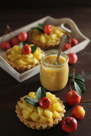 Tartellette con crema al caramello e cannella