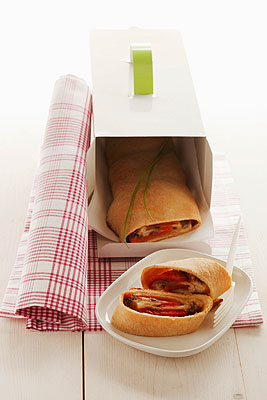Strudel con peperoni acciuga e scamorza