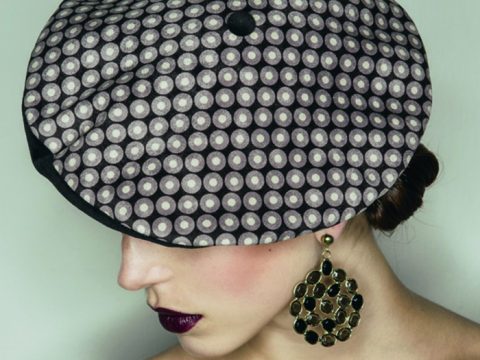 Look: come abbinare cappelli ed orecchini