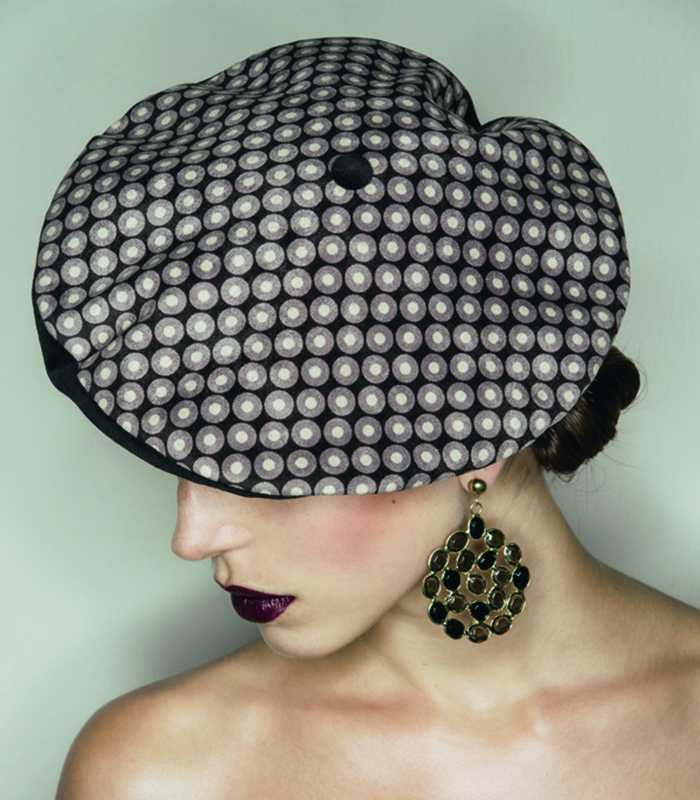 Look: come abbinare cappelli ed orecchini