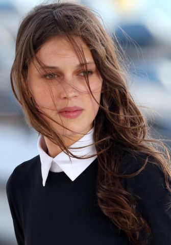 Modella già a 15 anni, volto di Yves Saint Laurent, Marine Vacth è di avvenenza evidente e misteri
