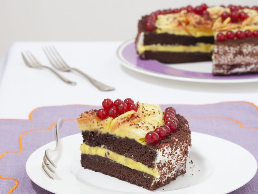 torta-al-cioccolato-e-crema-al-mango immagine