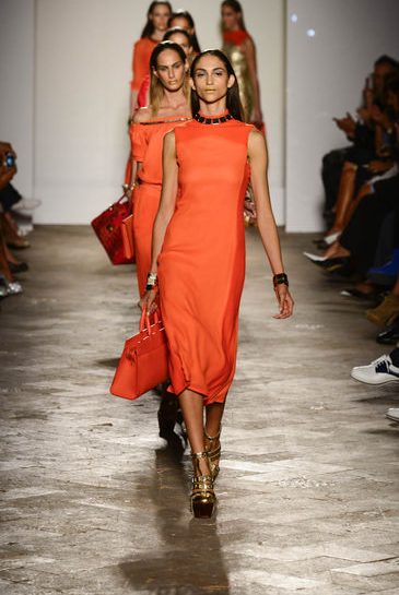 Look delle passerelle: scopri come indossare l'arancione