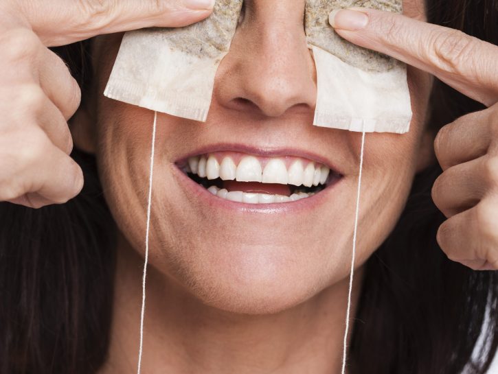 Occhi stanchi: rimedi naturali con il tè