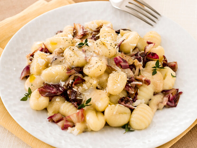 Gnocchi di patate con radicchio e taleggio