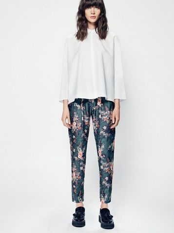 Come scegliere i pantaloni a fiori - Donna Moderna