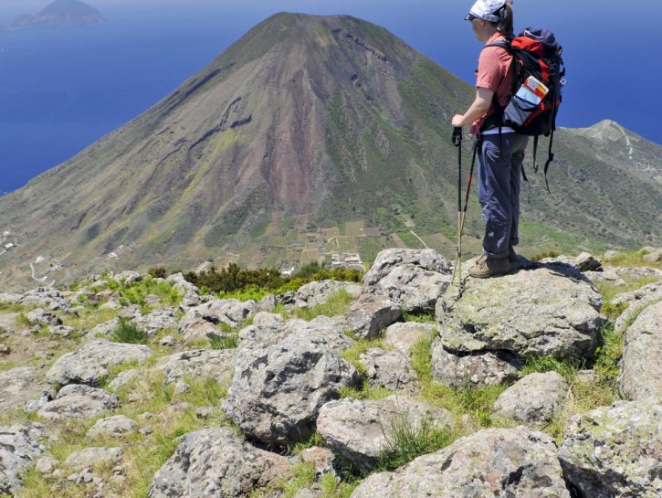 COSA TI SERVE?Uno degli accessori fondamentali per fare trekking è costituito da un buon paio d