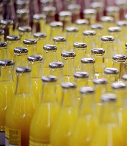Serve per colorare di giallo alimenti come le bibite effervescenti, i budini in polvere e il pesce a