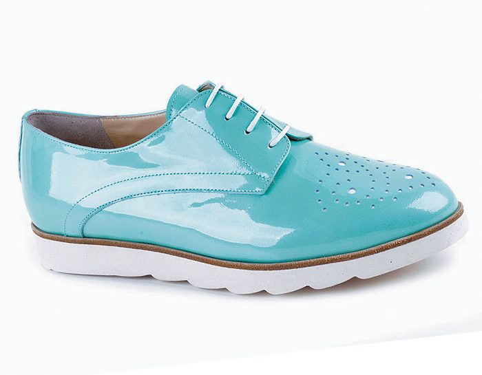 Le scarpe di vernice