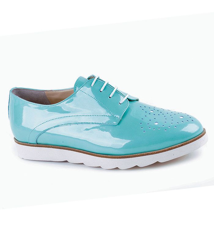 Le scarpe di vernice
