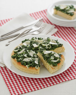 Focaccia di ceci, cipollotti e biete
