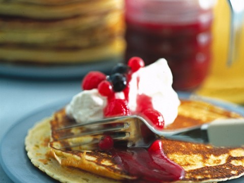 Pancake con salsa ai frutti di bosco