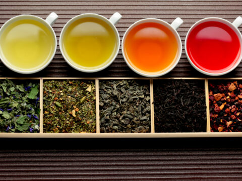 Bianco, nero, rosso e verde: ad ogni colore di tè le sue proprietà