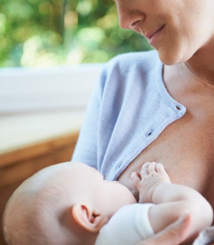 Nei primi mesi, ascolta tuo figlioUno dei motivi per cui si presentano ingorgo mammario prima e poi