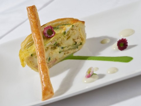 Torta rustica con tonno, zucchine e mozzarella