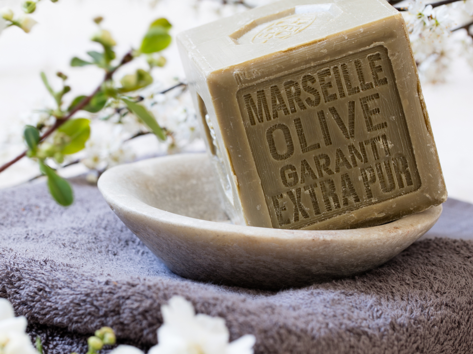 Salviettine Ultra Carolin Al Sapone Di Marsiglia - 15 Panni Monouso Per Pavimenti E Superfici, Lucidanti E Senza Risciacquo, Made In Italy