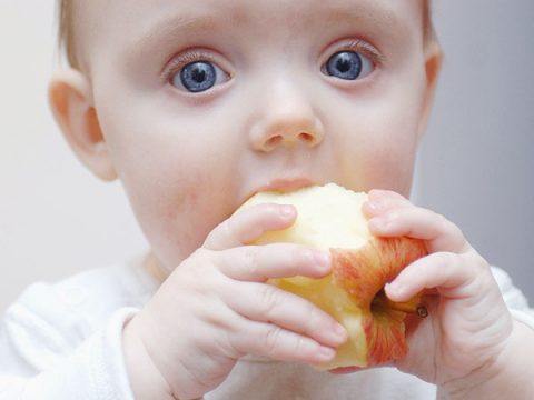 Bambini e alimentazione: i consigli degli esperti