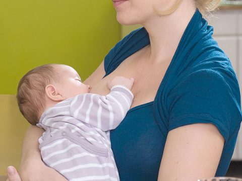 Allattare in pubblico: un diritto per mamma e bebè