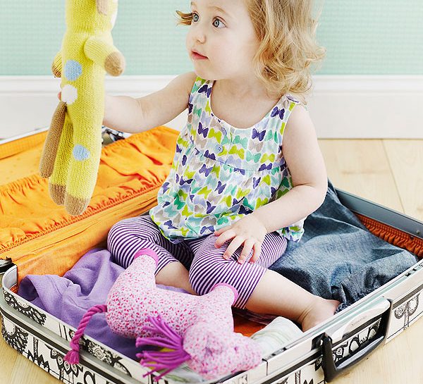 10 accessori per viaggiare comodi e sicuri con i bambini