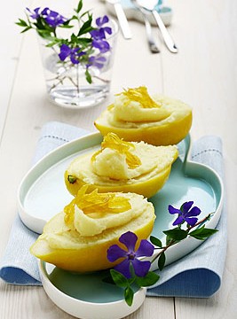 Limoni farciti con sorbetto al limone