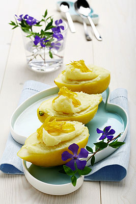 Limoni farciti con sorbetto al limone