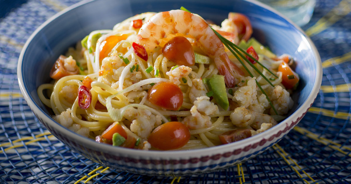 Ricetta Spaghetti Con Avocado E Tartara Scottata Di Gamberi Donna Moderna