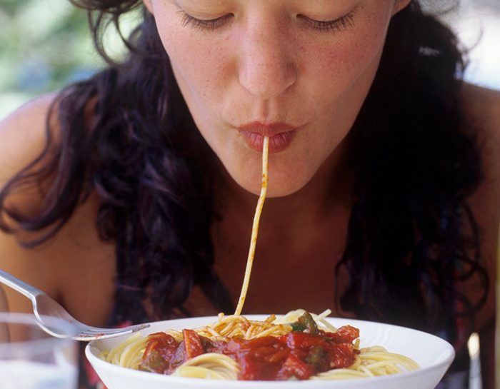 La pasta con il pomodoro contro la cellulite e le scottature