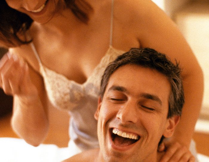 Il massaggio sul viso è il preliminare più eccitante