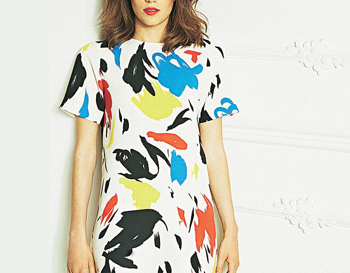 Le stampe fantasia colorano la moda estiva