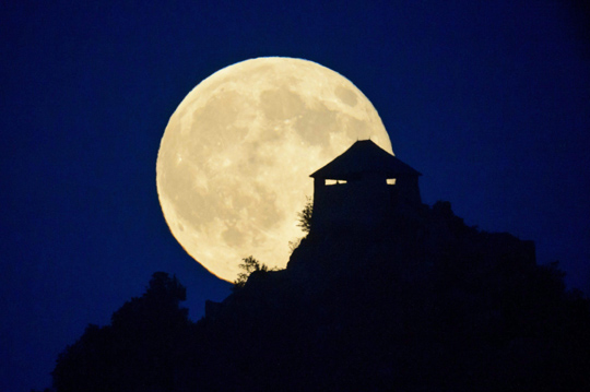 Superluna a Budapest