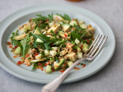 Tabulè con bulgur, cetrioli e avocado