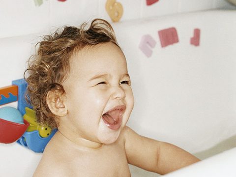 Come fare il bagno al bambino se ha paura dell'acqua