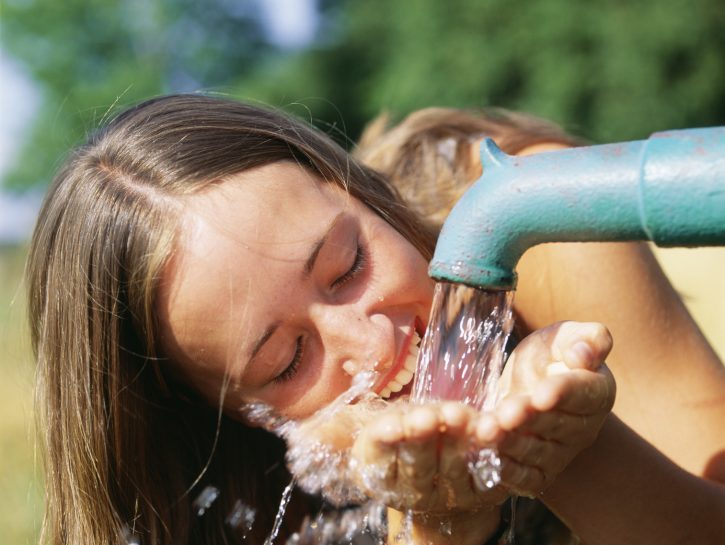 Bere acqua: salute