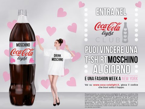Entra nel Coca-Cola light CLUB! Puoi vincere una t-shirt Moschino al giorno