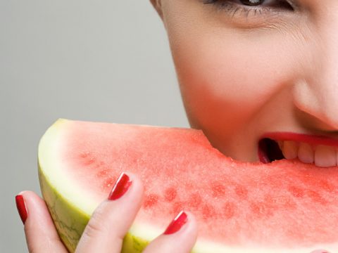 Alimenti idratanti: come bere mangiando