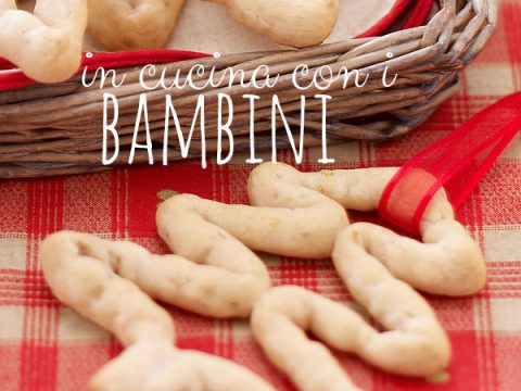 Cucinare con i bambini: grissini di Natale alle noci