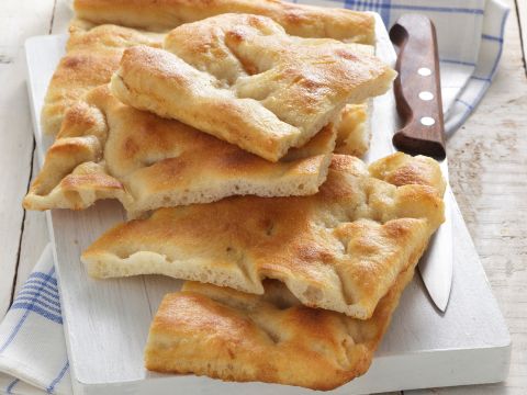 Focaccia salata: ricetta base e varianti sfiziose