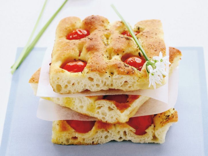 Focaccia pugliese ai pomodorini