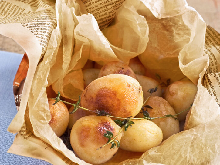 Patate al cartoccio cotte al forno