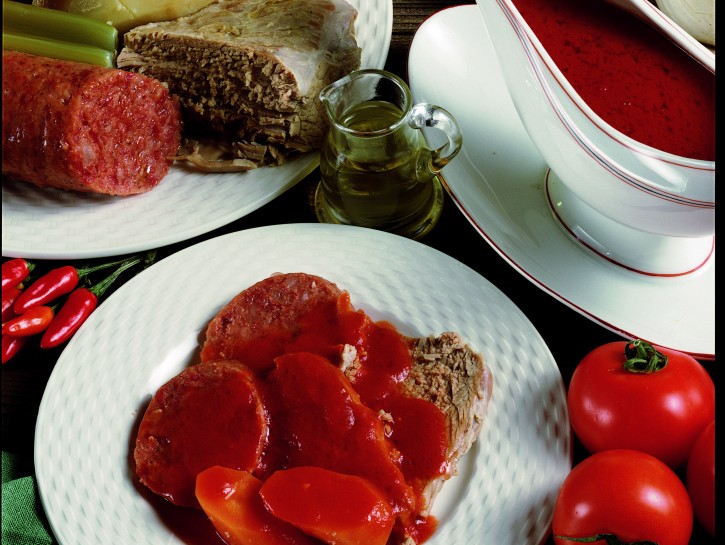 Bolliti misti con bagnetto rosso