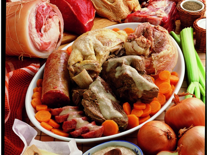 Bollito misto con salsa pearà