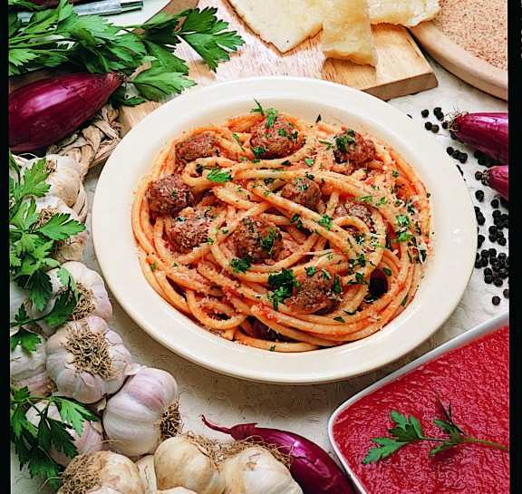 Ricetta Bucatini e polpette di cavallo - Donnamoderna