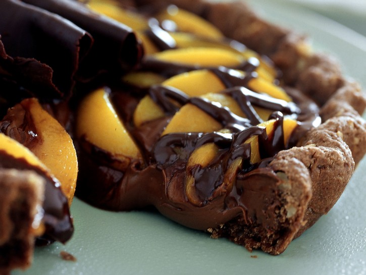 Crostata alle pesche e cioccolato